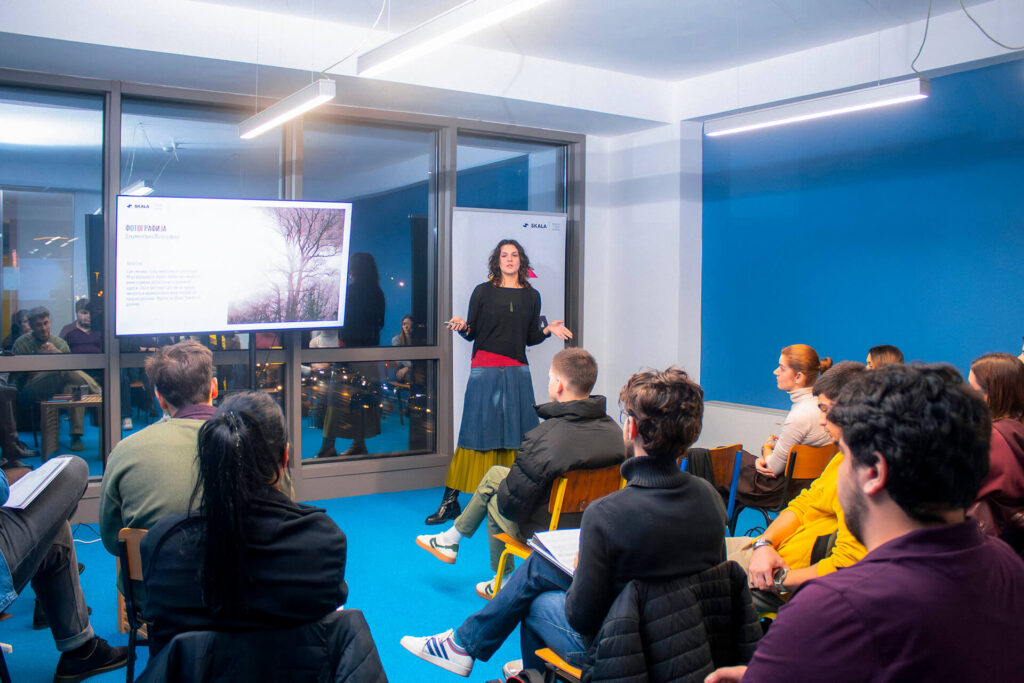 испитна сесија во скала на академијата за видео продукција