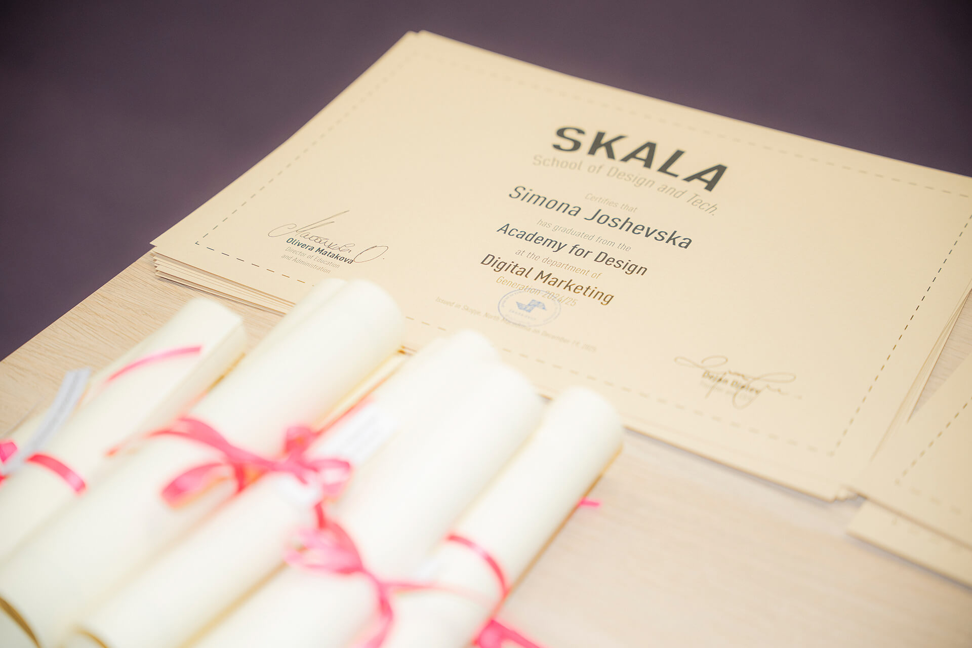 доделување дипломи на студенти во Скала 2024 2025