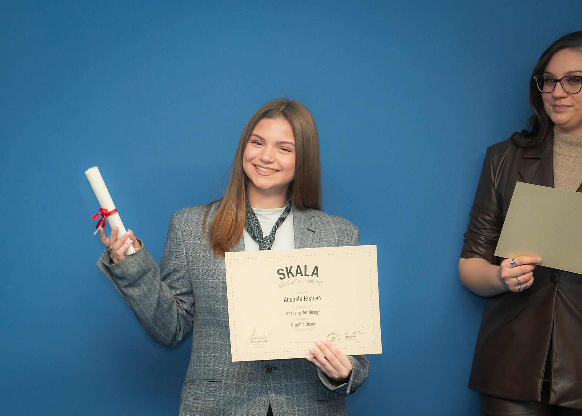 доделување дипломи на студенти во Скала 2024 2025