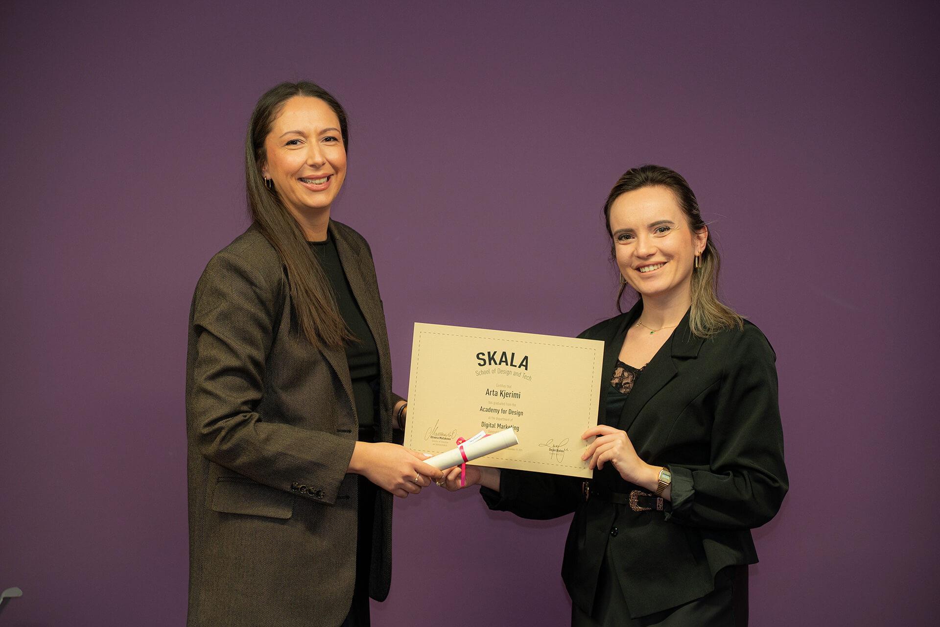 доделување дипломи на студенти во Скала 2024 2025