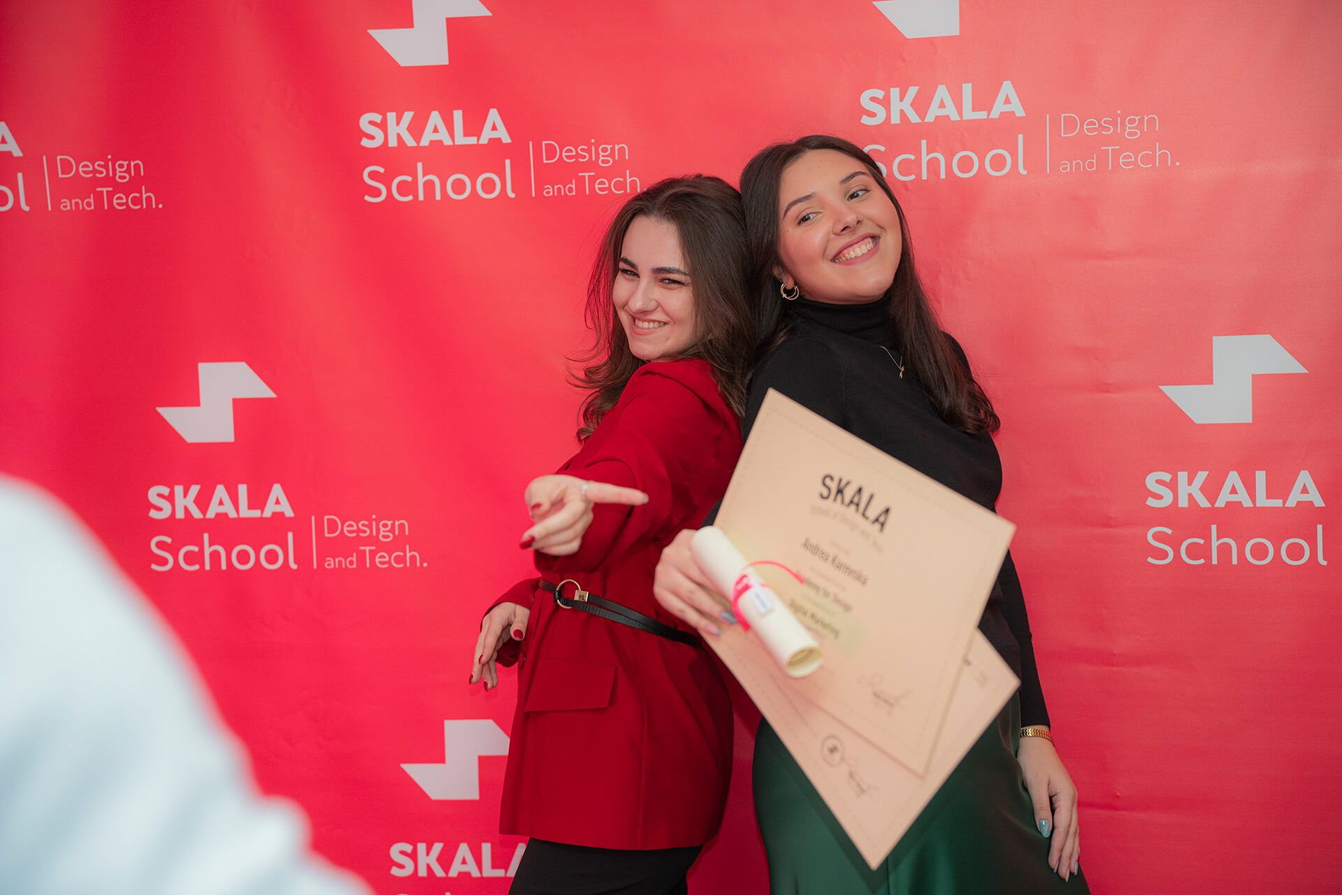 доделување дипломи на студенти во Скала 2024 2025