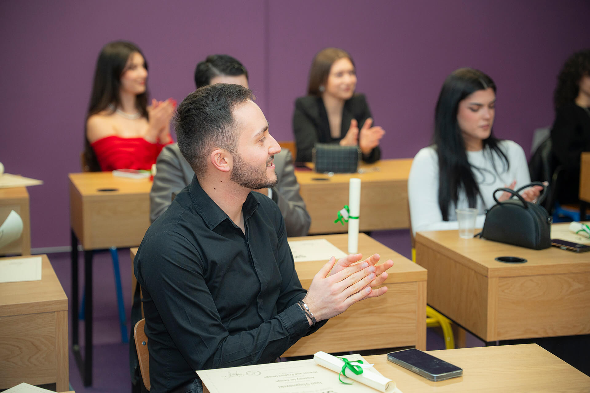 доделување дипломи на студенти во Скала 2024 2025