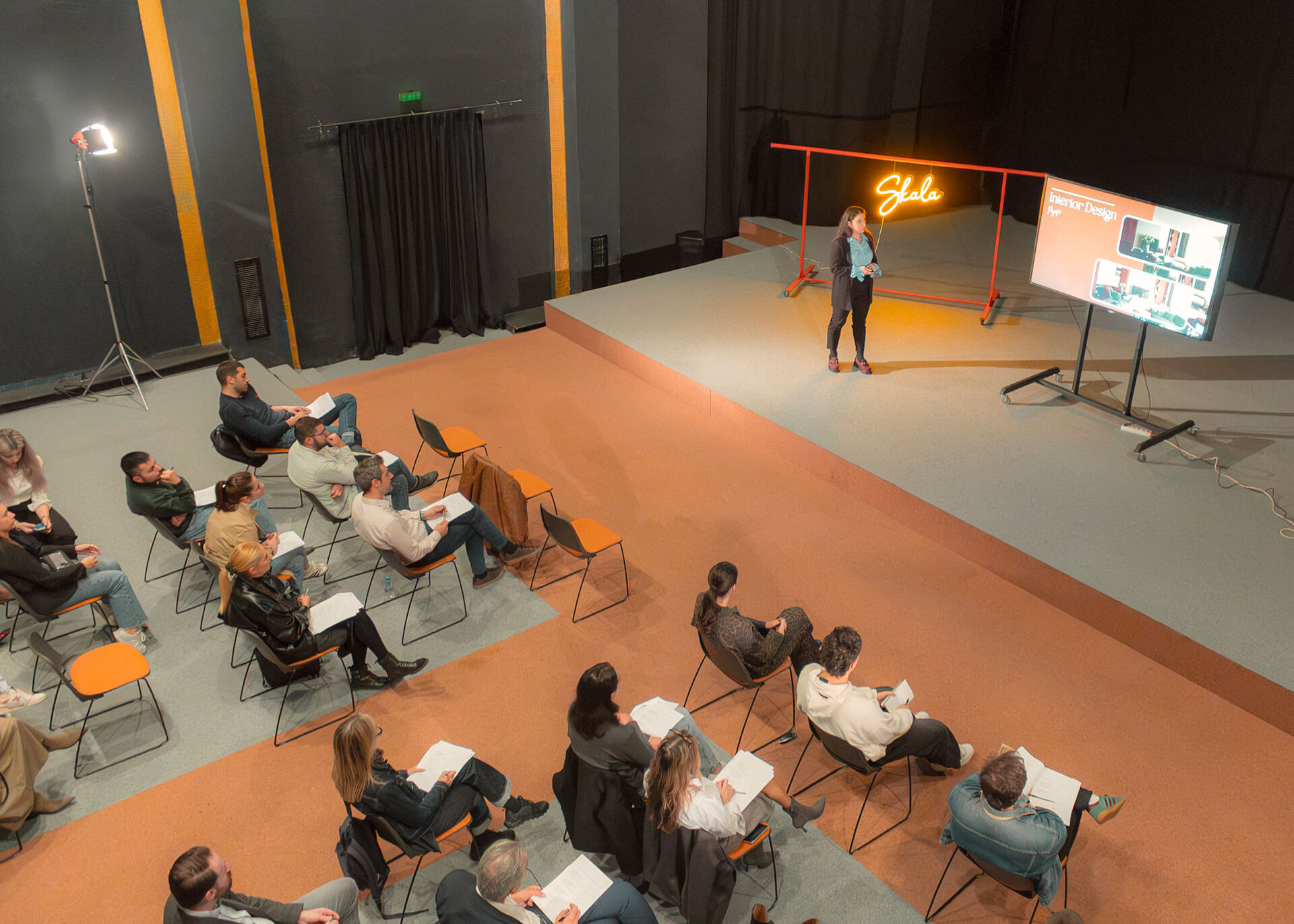 скала студентски презентации пред компании од креативната индустрија дизајн студија архитектонски бироа видео продукции