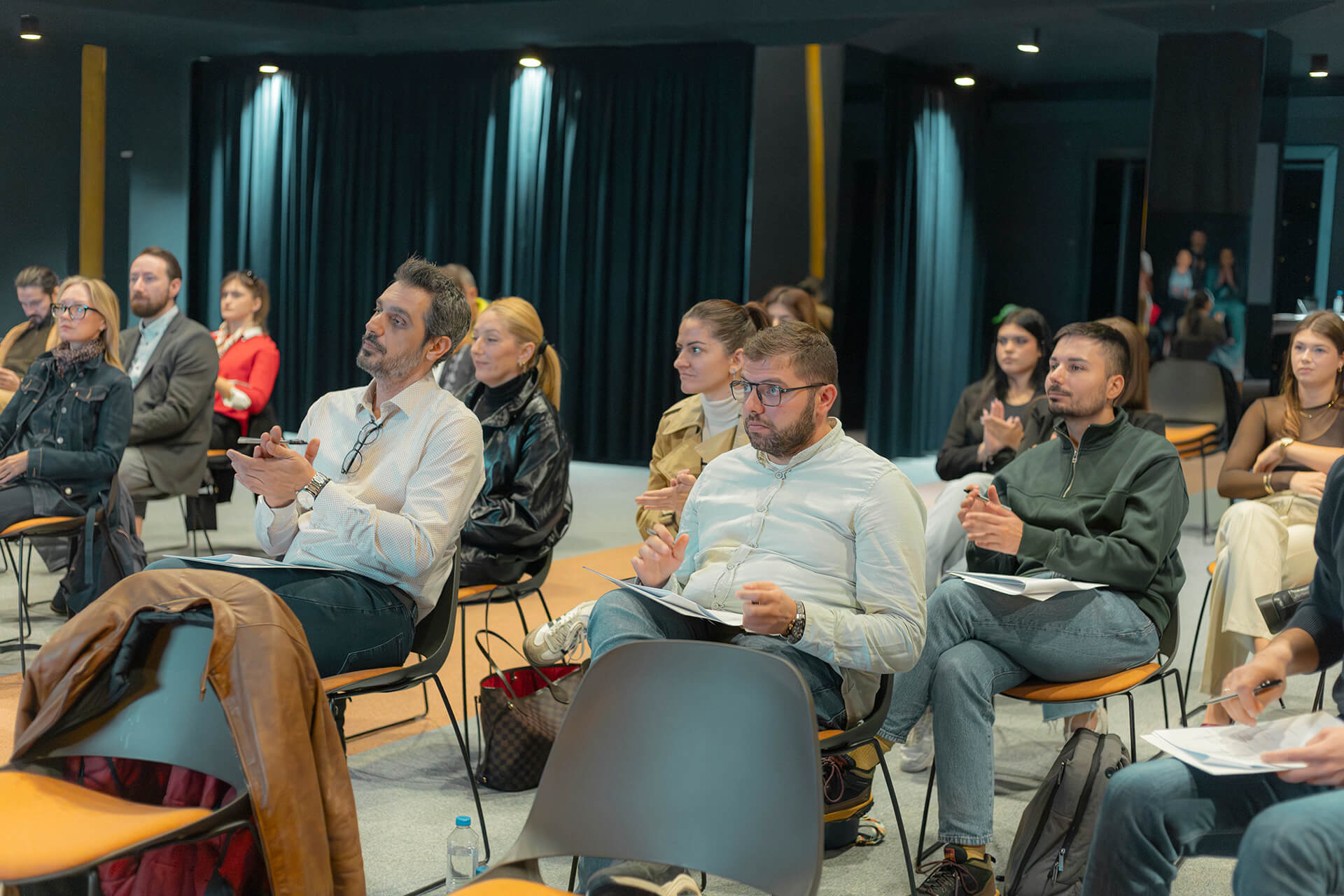 скала студентски презентации пред компании од креативната индустрија дизајн студија архитектонски бироа видео продукции