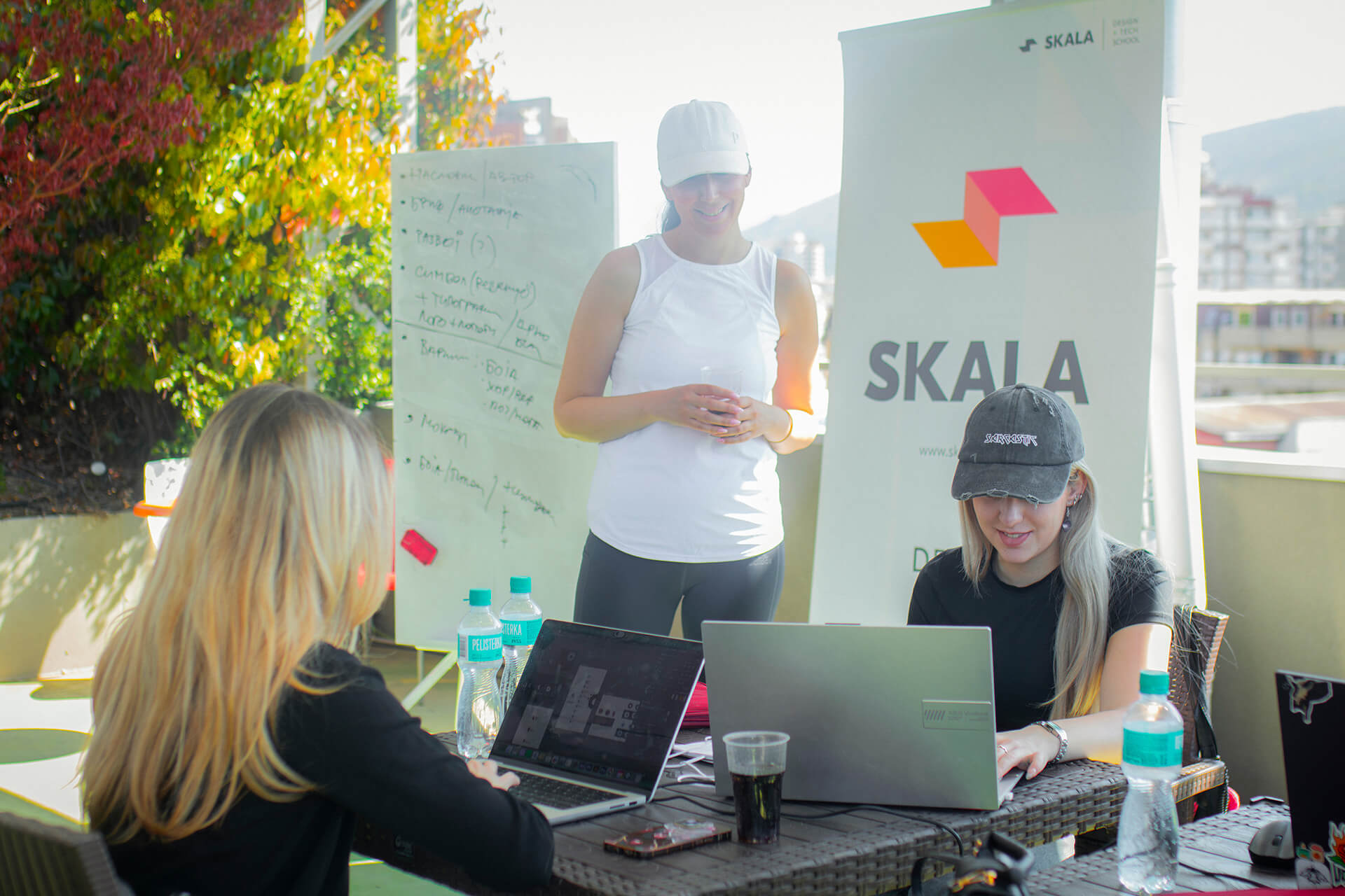 студенти на хакатон Collarette x Скала за ребрендинг проект