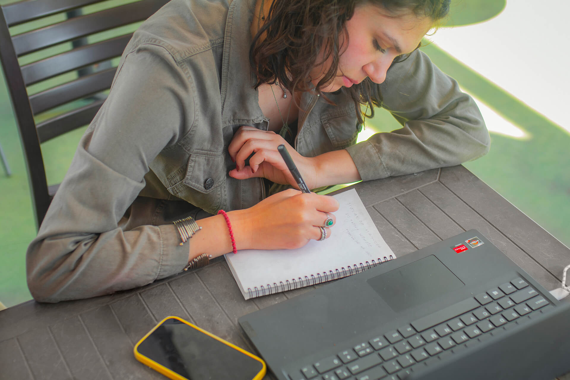 студенти на хакатон Collarette x Скала за ребрендинг проект